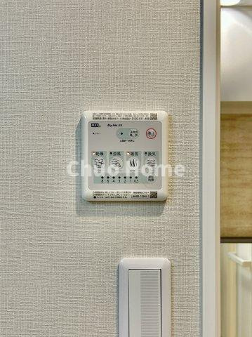 ヴィラロイヤル両国の内装|【浴室乾燥機】暖房・冷風・換気・乾燥が可能です。毎日を快適に過ごせるうれしい機能が揃っています。雨の日の洗濯物も安心です。
