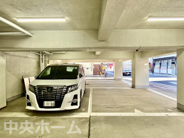 ヴィラロイヤル両国の駐車場|【敷地内駐車場】最新の空き状況や費用などの詳細は担当スタッフまでお問い合わせください。