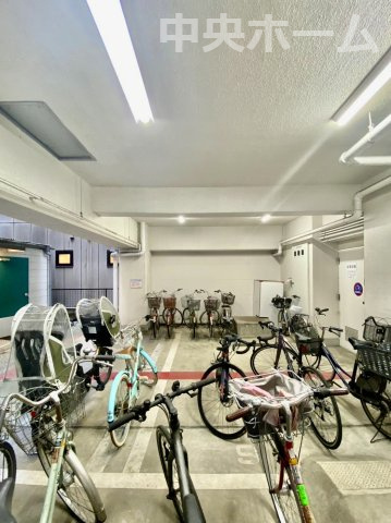 ヴィラロイヤル両国の駐輪場|【自転車置き場】最新の空き状況や費用などの詳細は担当スタッフまでお問い合わせください。