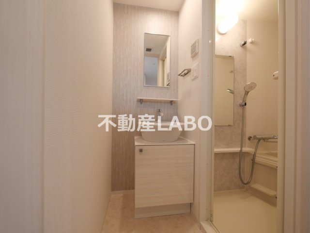 エスリード弁天町ノースプレミアの独立洗面台