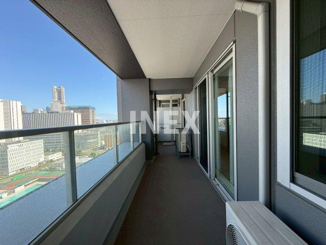 横浜市西区高島２丁目の賃貸マンションのバルコニー