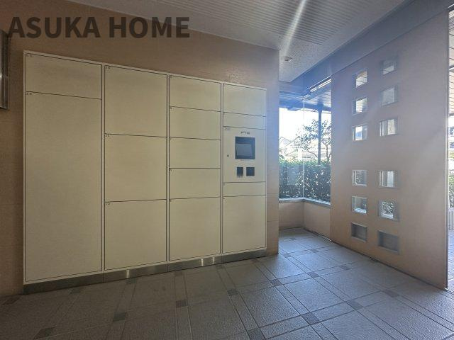 ライオンズガーデン鴨居の設備|不在時にもあると大変便利な宅配ボックスを完備。