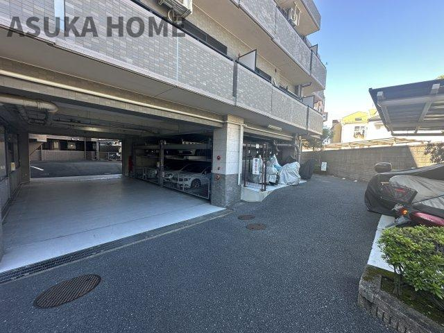 ライオンズガーデン鴨居の駐車場|駐車場・バイク置場の空き状況については、その都度、確認いたしますのでお気軽にお聞きください。