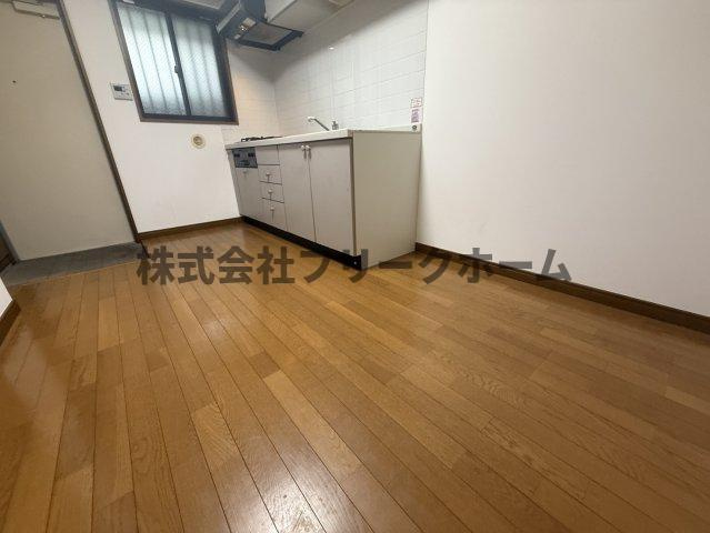 丸泰桜町ビルの居間・リビング