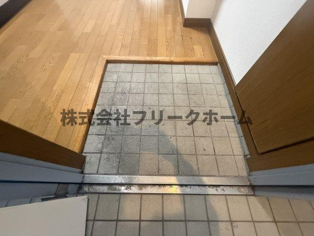丸泰桜町ビルの玄関