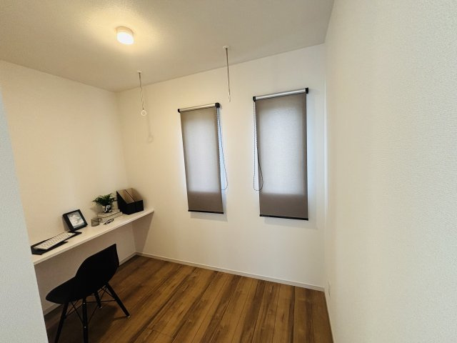 GRAFARE天白区御前場町｜名古屋市の戸建ならホームアップの洋室|【売主施工例】カウンター付きのマルチルーム