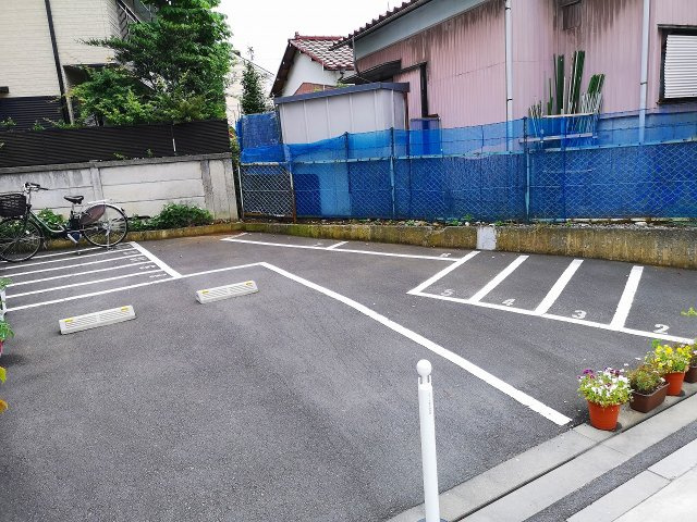 川崎市多摩区登戸の賃貸マンションの駐車場