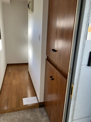 【玄関】 | 六軒町サンハイツ | 明るい玄関です