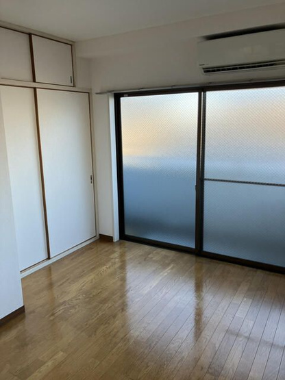 【洋室】 | 六軒町サンハイツ | 落ち着いた色調の洋室です