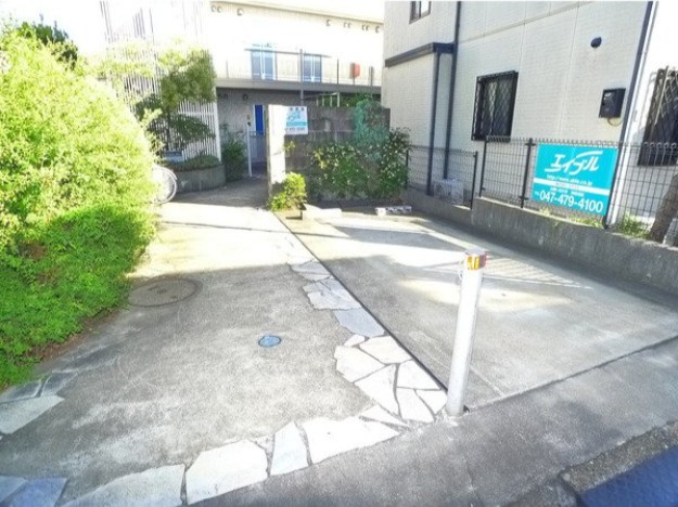 シェ・トワの駐車場