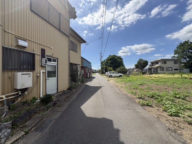 ブルーミングガーデン　一宮市浅井町前野　全１区画分譲の前面道路含む現地写真|「現地（2026年8月●日）撮影」　影」　
■前面道路　
■ヤマダ不動産　株式会社リライフ