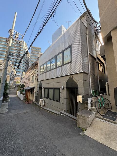 新宿区荒木町の店舗事務所の外観
