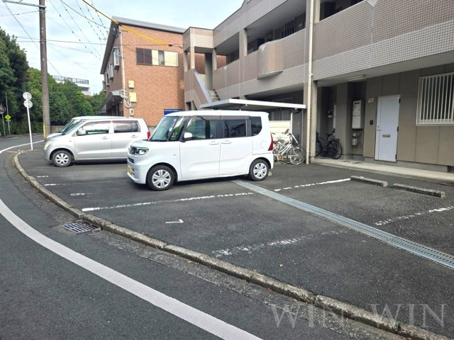 エクシードヴィラ池下の駐車場