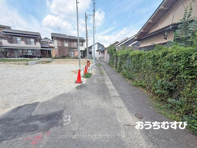 春日井市穴橋町2期(全2棟)の前面道路含む現地写真