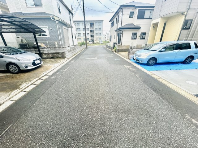 千葉市若葉区千城台東3丁目01期の前面道路含む現地写真