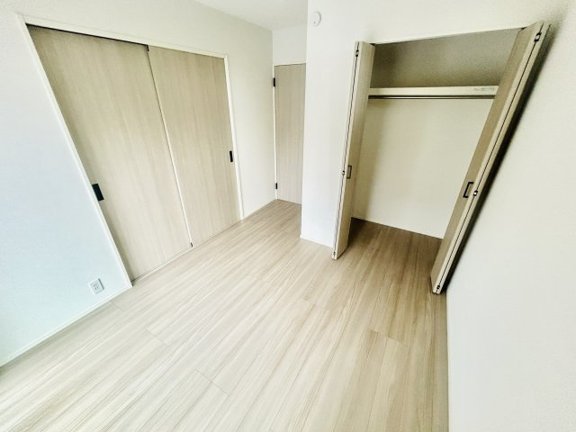 千葉市若葉区千城台東3丁目01期の洋室