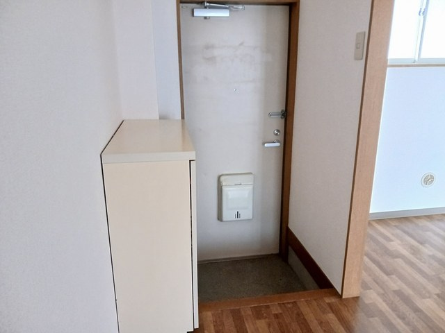 コーポ藤原の玄関
