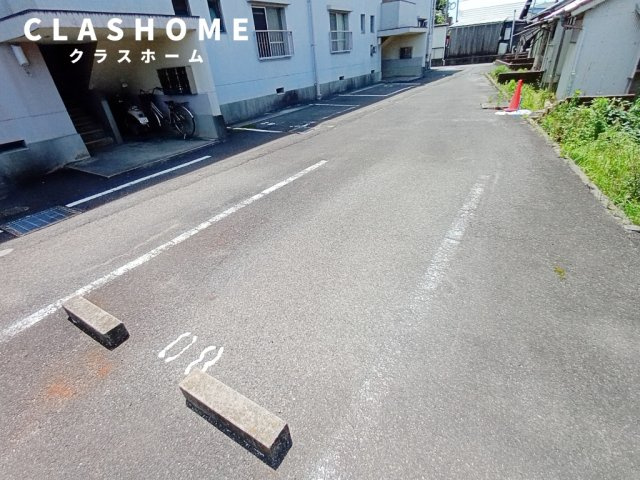 メゾンユングフラウ　　刈谷市近郊の賃貸ならクラスホーム刈谷店の駐車場