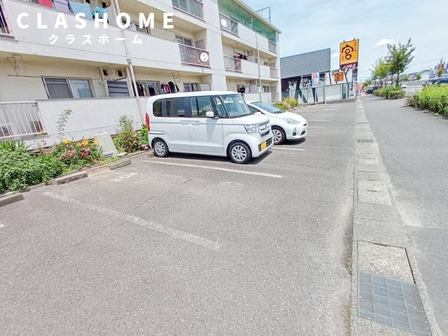 メゾンユングフラウ　　刈谷市近郊の賃貸ならクラスホーム刈谷店の駐車場