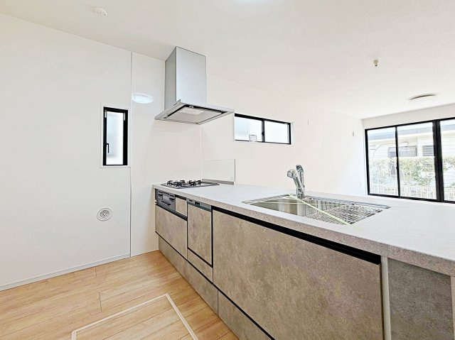 グレイス名古屋市天白区鴻の巣3期のキッチン|上等な設備を備えたキッチン空間。上品な暮らしに寄り添う、格別なこだわりの詰まった空間です。									
									