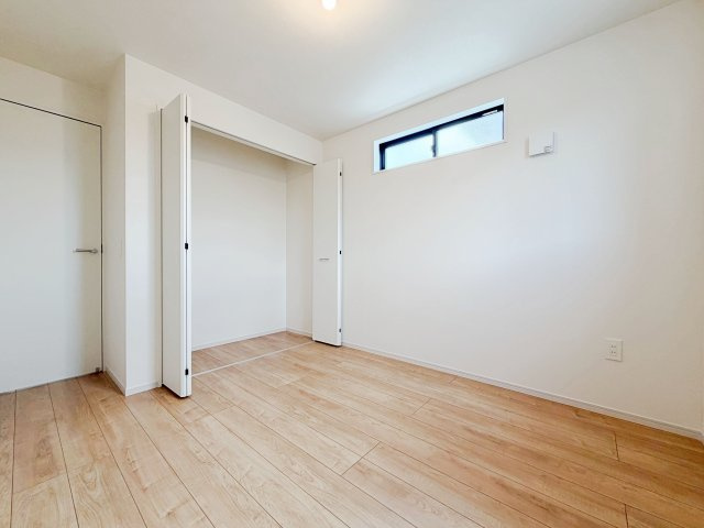グレイス名古屋市天白区鴻の巣3期の洋室|上品な設えの洋室は、落ち着いた雰囲気の中でくつろげる空間。ご家族それぞれのライフスタイルに寄り添います。									
									