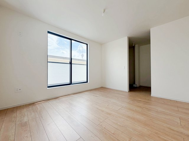 グレイス名古屋市天白区鴻の巣3期の洋室|上品な設えの洋室は、落ち着いた雰囲気の中でくつろげる空間。ご家族それぞれのライフスタイルに寄り添います。									
									