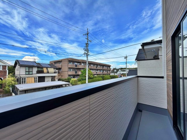 グレイス名古屋市天白区鴻の巣3期のバルコニー|開放感のあるバルコニーから、上品な眺望をお楽しみいただけます。優雅なひとときをどうぞ。									
									