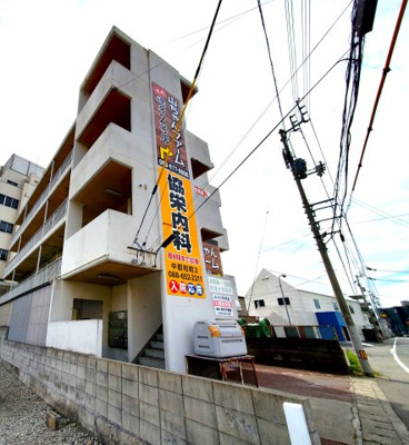 【エントランス】 | ハイツ万代5 | 落ち着いたエントランスです