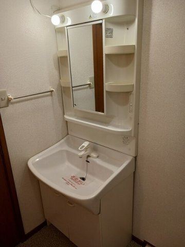リヴィエールひのかわＡの洗面所|広い洗面スペース