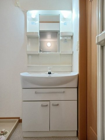 リヴィエ－ルひのかわＤの洗面所|コンパクトで使いやすい洗面所