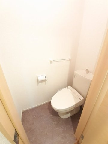 ヒルサイドハウスＢのトイレ|落ち着いたトイレです