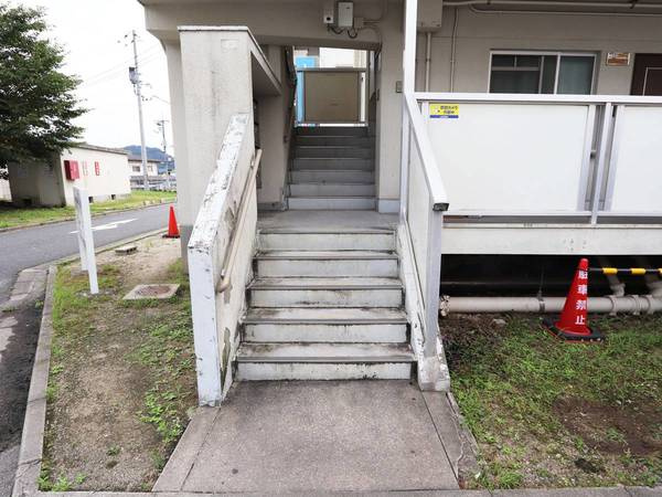 ビレッジハウス宮ヶ迫3号棟のエントランス|エントランスです