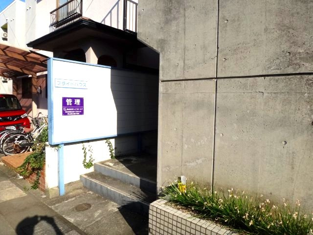 熊本市中央区岡田町のアパートの外観
