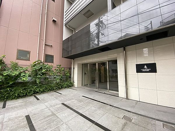 ルクシェール浅草のエントランス