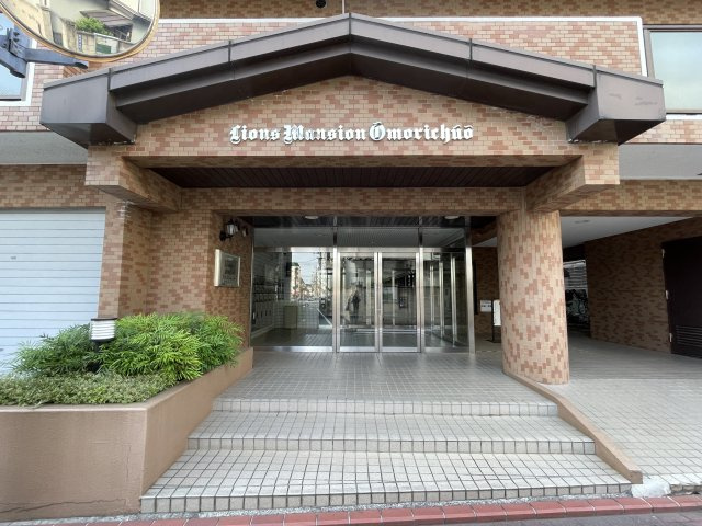 ライオンズマンション大森中央のエントランス