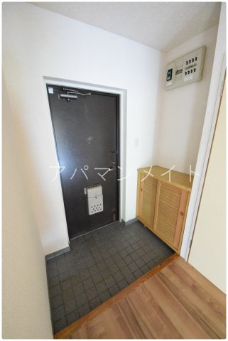 【玄関】 | サンヒルズ東戸塚Ａ棟 | 収納もある玄関です