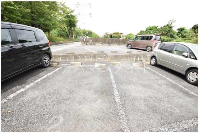 【駐車場】 | サンヒルズ東戸塚Ａ棟 | 駐車スペースもあります