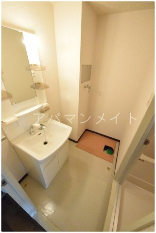 【設備】 | サンヒルズ東戸塚Ａ棟 | 室内洗濯機置き場です