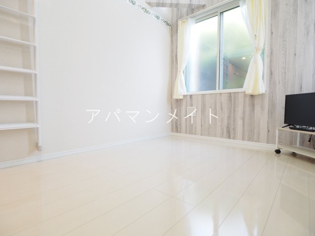 【居間・リビング】 | ユナイト戸塚アルベルティー | こちらのリビングで趣味の時間をお楽しみください