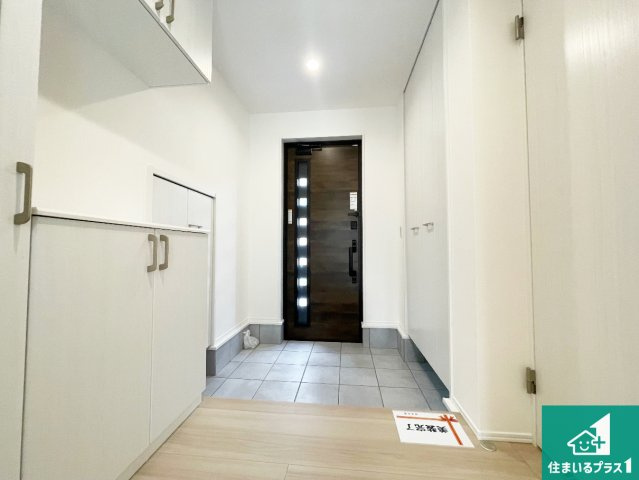 神戸市垂水区下畑町　新築一戸建ての玄関|シューズボックスにはたくさんの靴が収納できるので玄関周りはいつもスッキリ！ご家族が増えても安心！