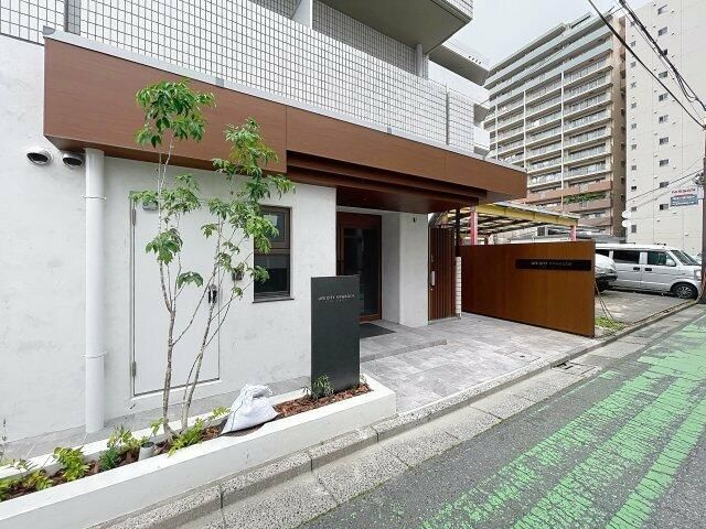 【エントランス】 | ライフシティ | 落ち着いたエントランスです