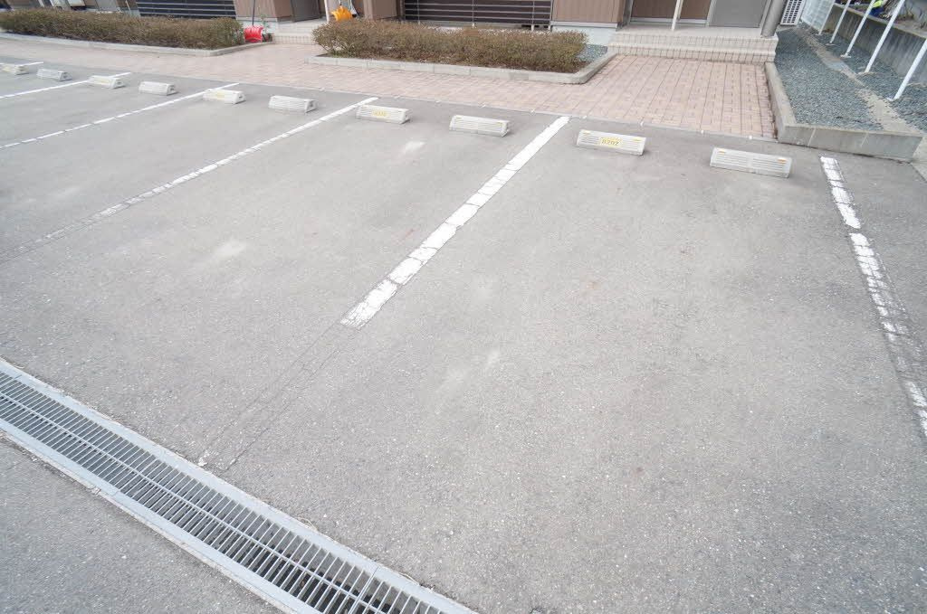 クオーレの駐車場