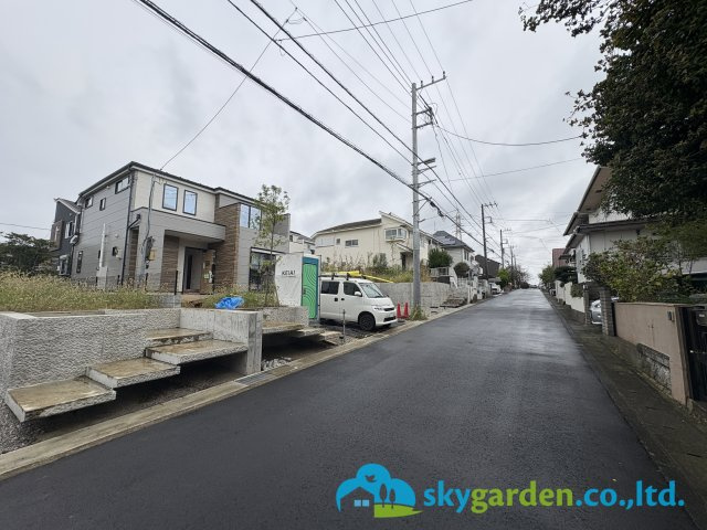 鎌倉市玉縄4期　新築戸建　全２棟4号棟の前面道路含む現地写真|令和8年10月５日撮影（工事中）