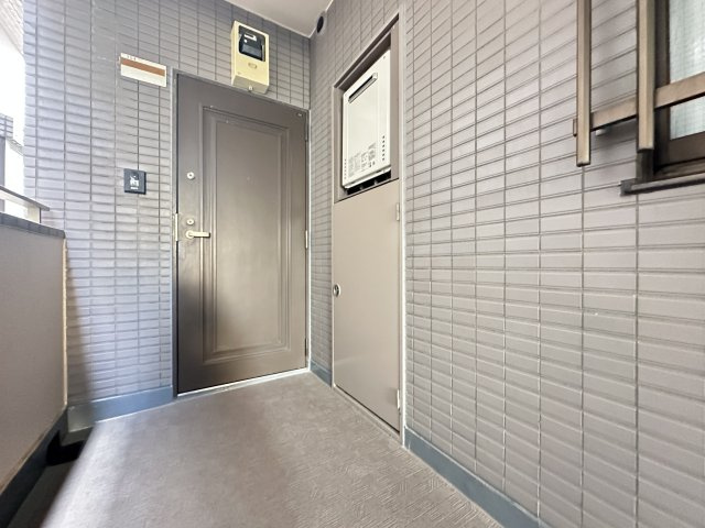 トーク御所山の玄関|突き当りの角部屋なのでプライベート性◎なお部屋です。