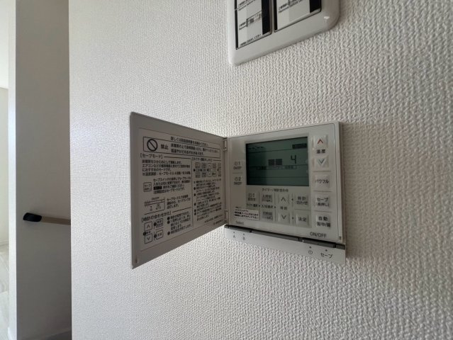 【洋室】 | 杉並区南荻窪３丁目　新築戸建て　A号棟 | 【建築中】明るく心地よい光が差し込む、落ち着きのある洋室です