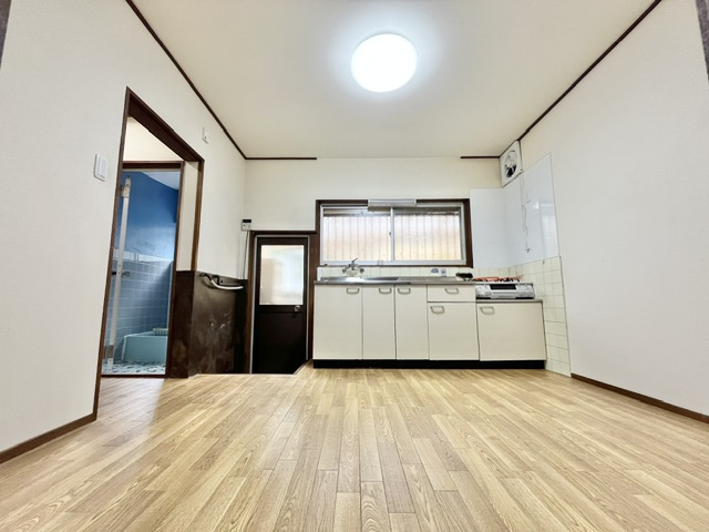 西板持町8丁目戸建の居間・リビング
