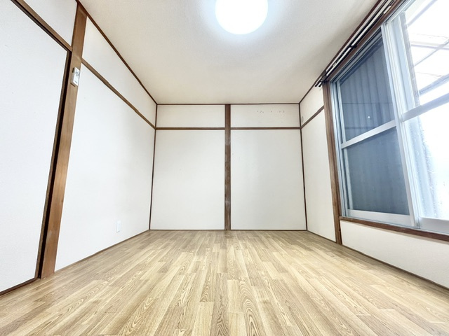 西板持町8丁目戸建の洋室