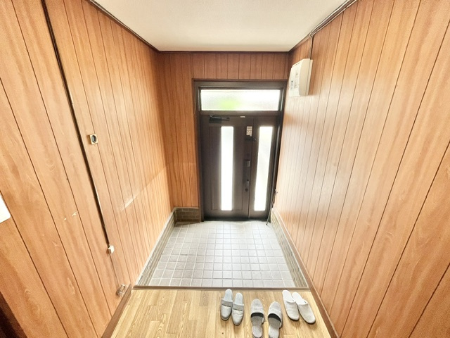 西板持町8丁目戸建の玄関