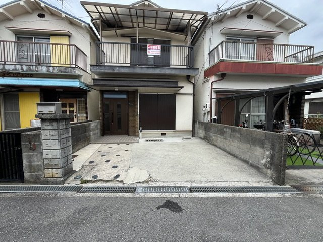 西板持町8丁目戸建の駐車場