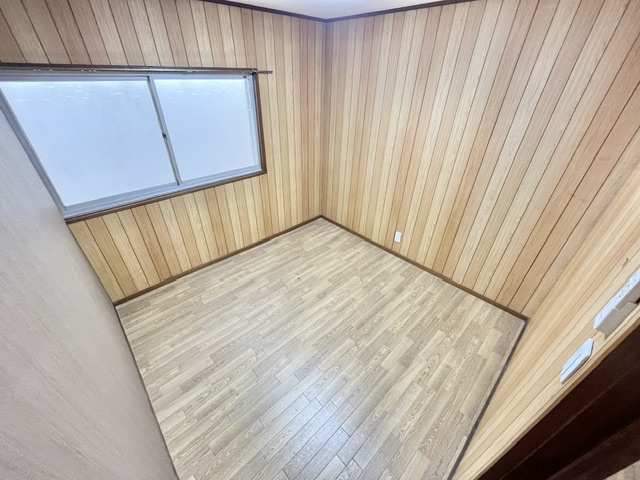 西板持町8丁目戸建の洋室
